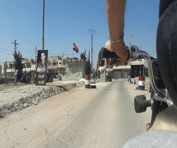 اشتكى المدنيون في مناطق سيطرة قوات النظام في مدينة حمص من انتشار حواجز الفرقة الرابعة  على الطرقات .