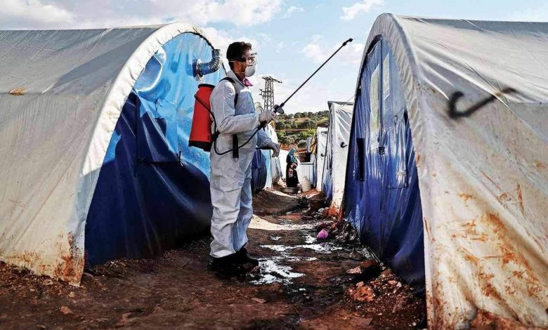 حملة تعقيم من أجل مكافحة كورونا في مخيمات الشمال السوري